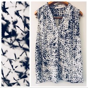 Violet + Claire abstract pattern sleeveless blouse